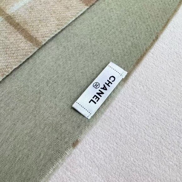 Fashionable Dual-Sided Scarf - Picture 6 of 6